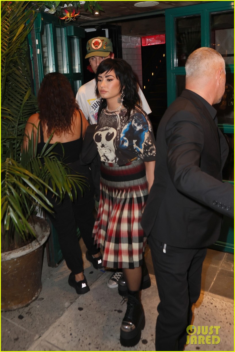 demi lovato dinner date with jutes nyc 11