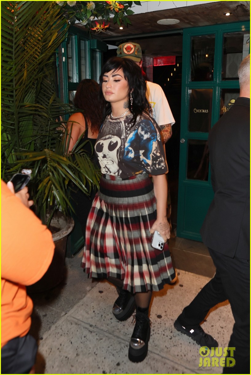 demi lovato dinner date with jutes nyc 14