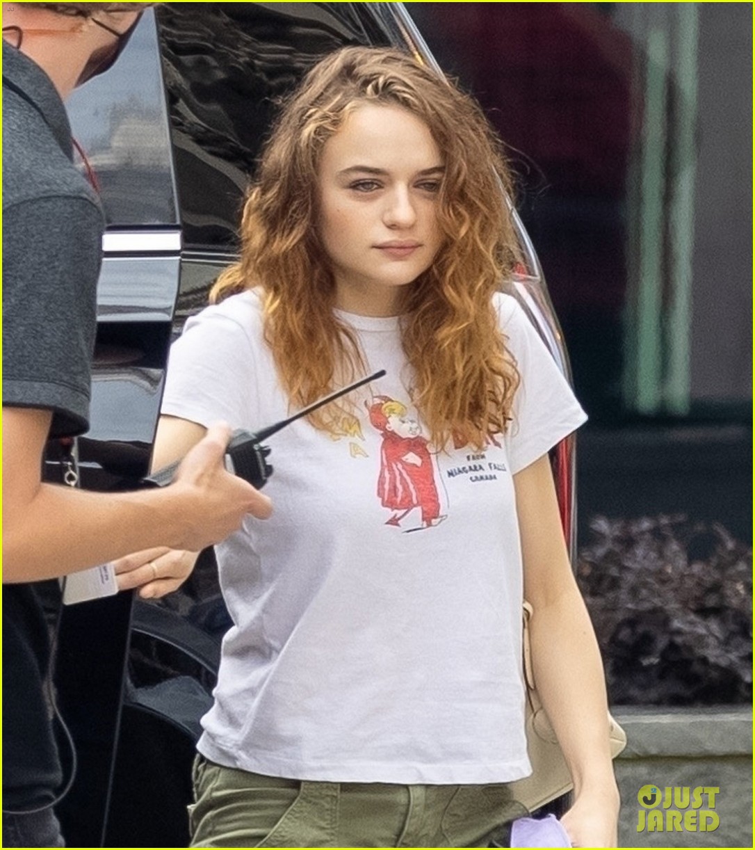 joey king zac efron spotted on set 02
