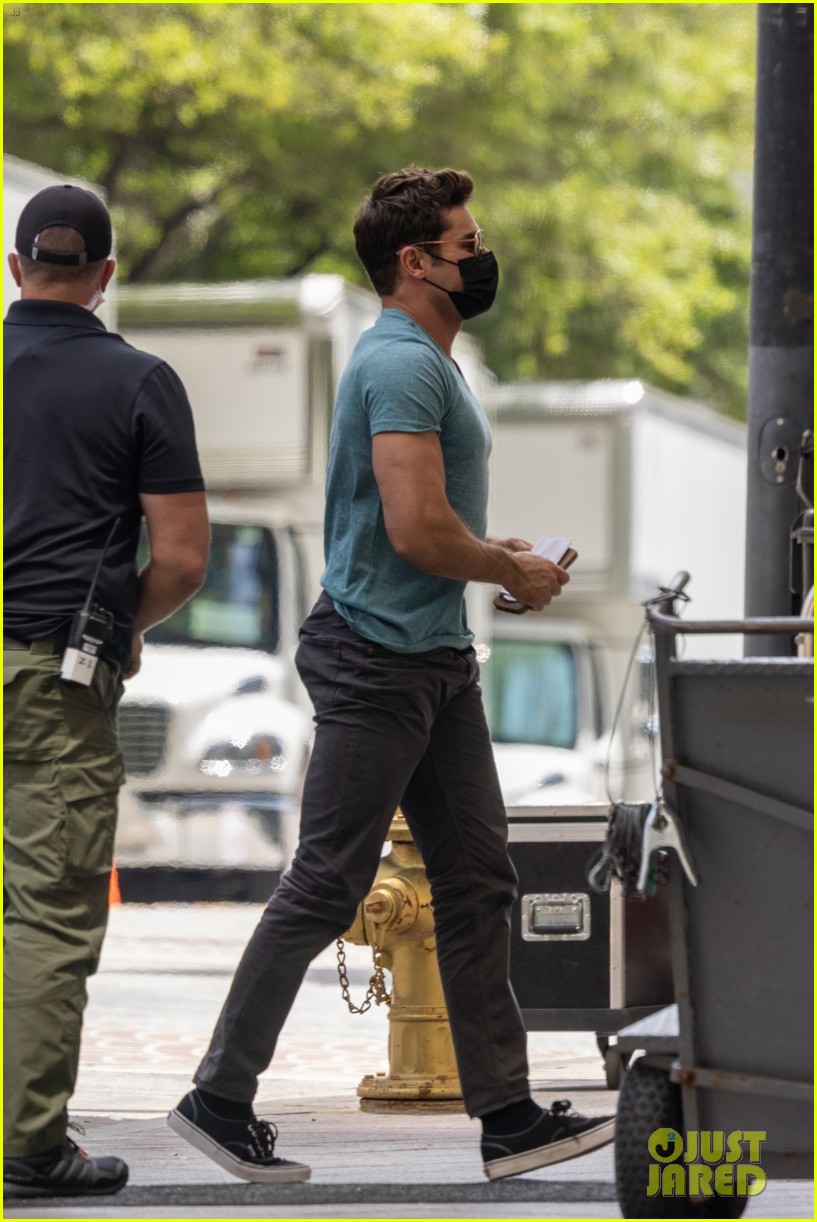 joey king zac efron spotted on set 03