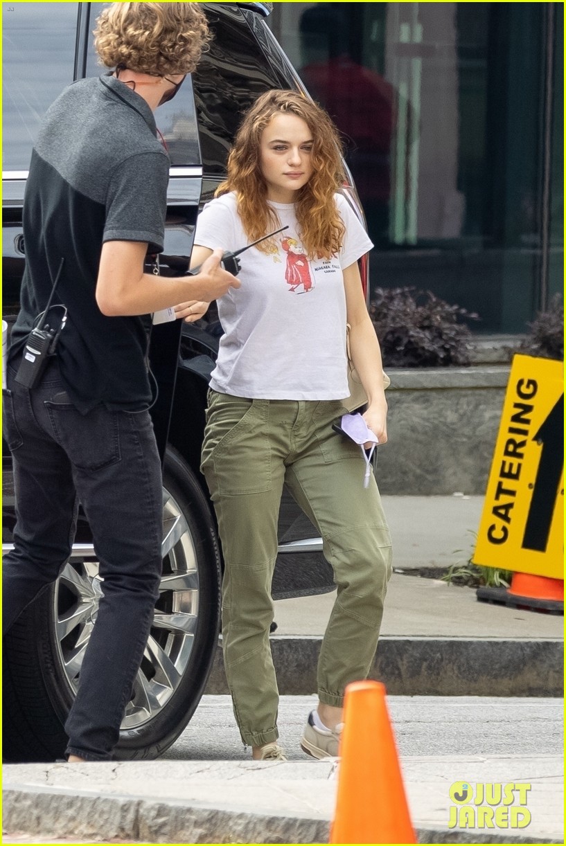 joey king zac efron spotted on set 05