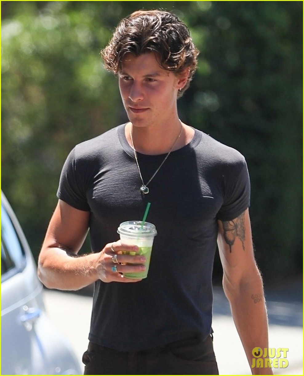 shawn mendes goes for matcha run in weho 04