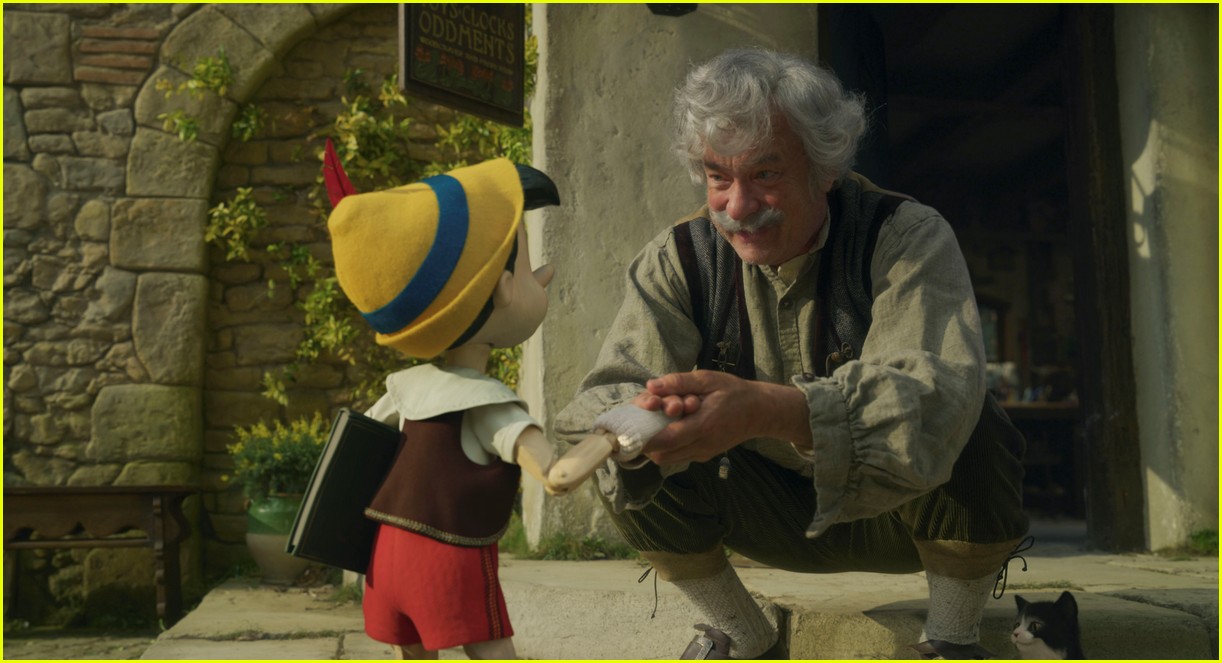 pinnochio comes alive in new trailer for live action disney film 08