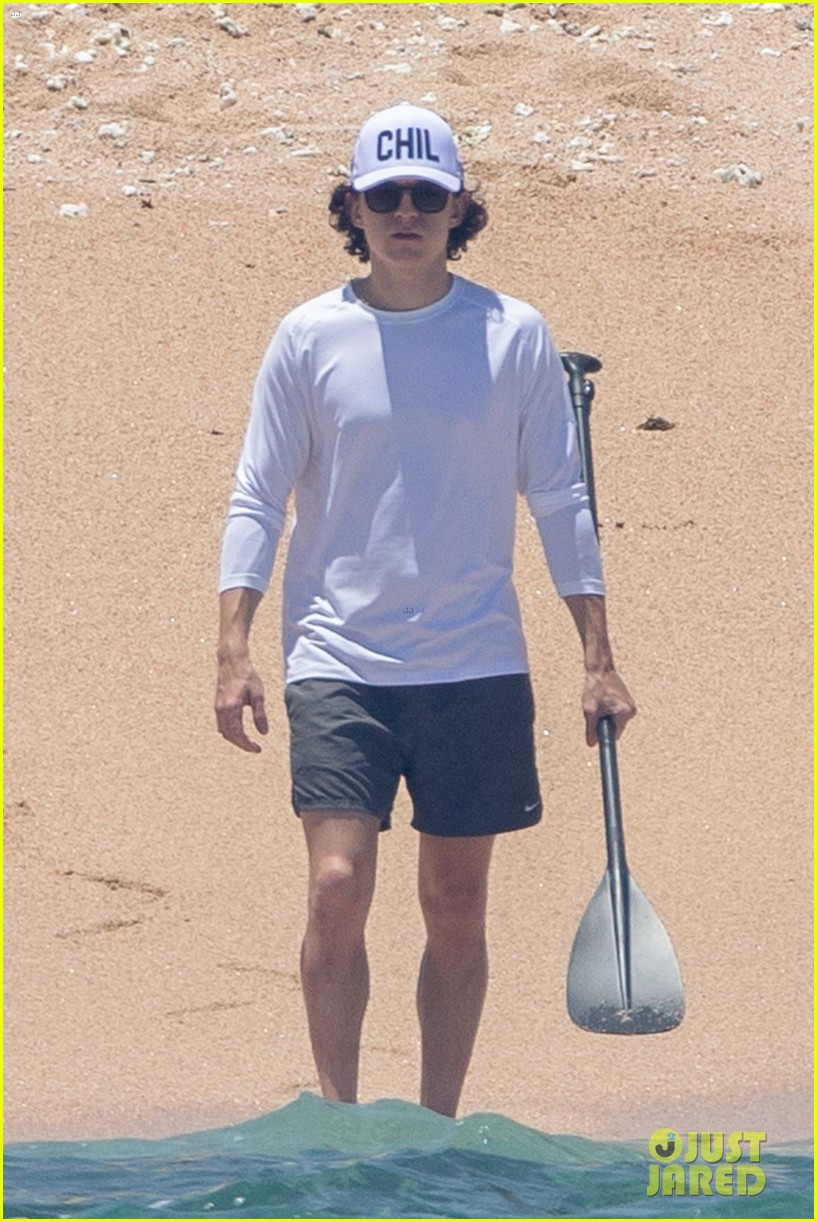 tom holland paddle boarding harry cabo 01