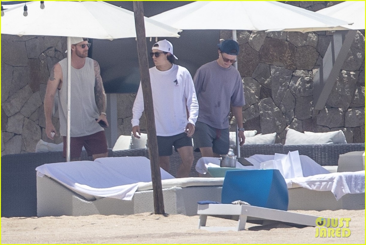 tom holland paddle boarding harry cabo 10
