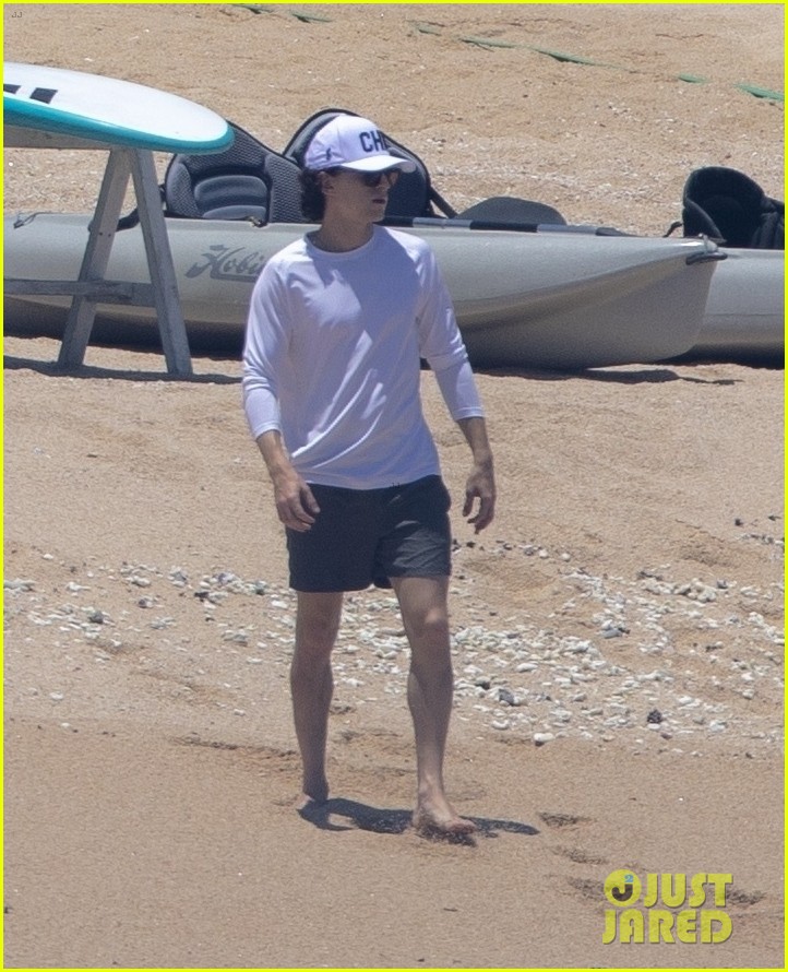 tom holland paddle boarding harry cabo 13