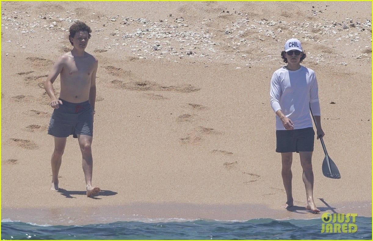 tom holland paddle boarding harry cabo 15