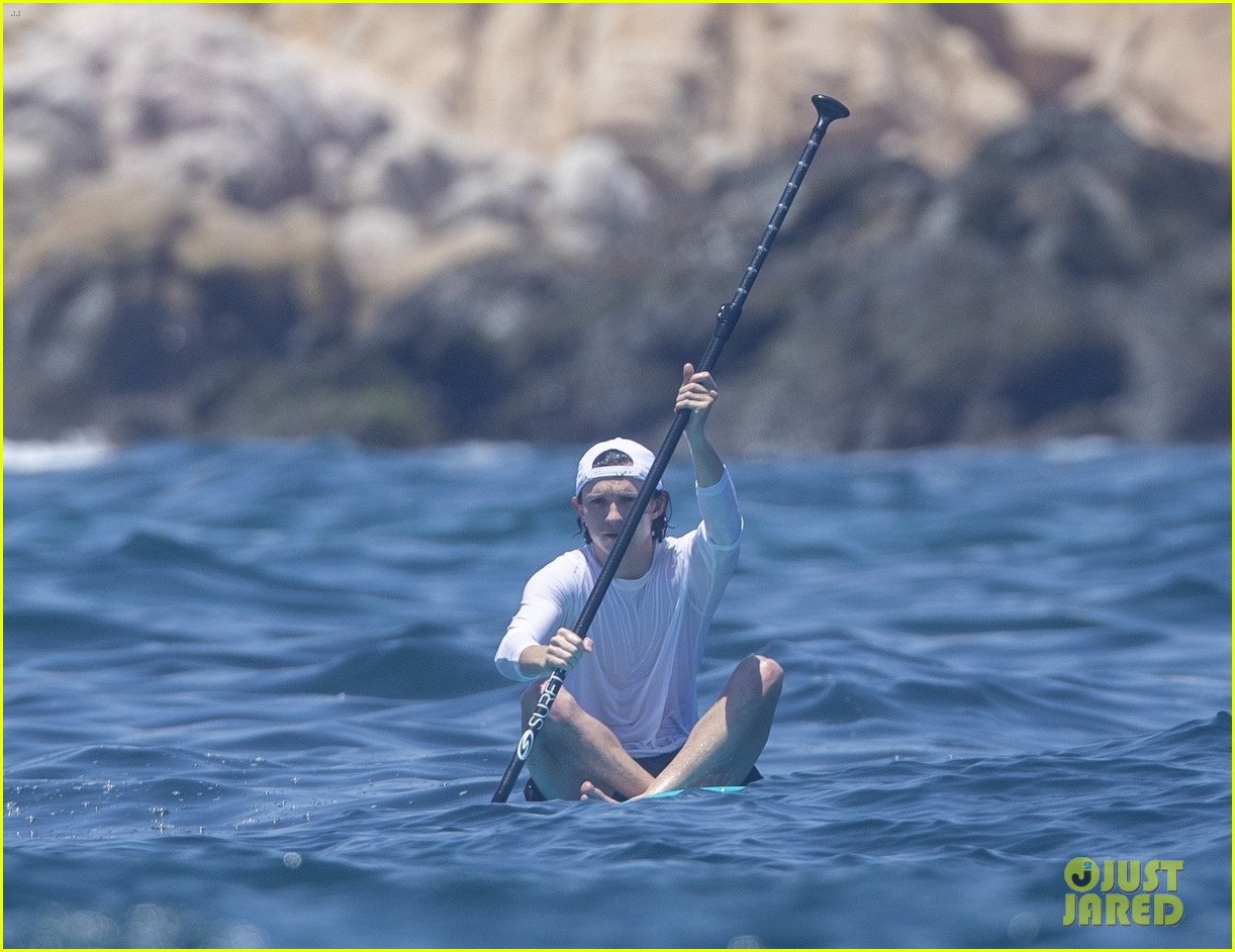 tom holland paddle boarding harry cabo 23