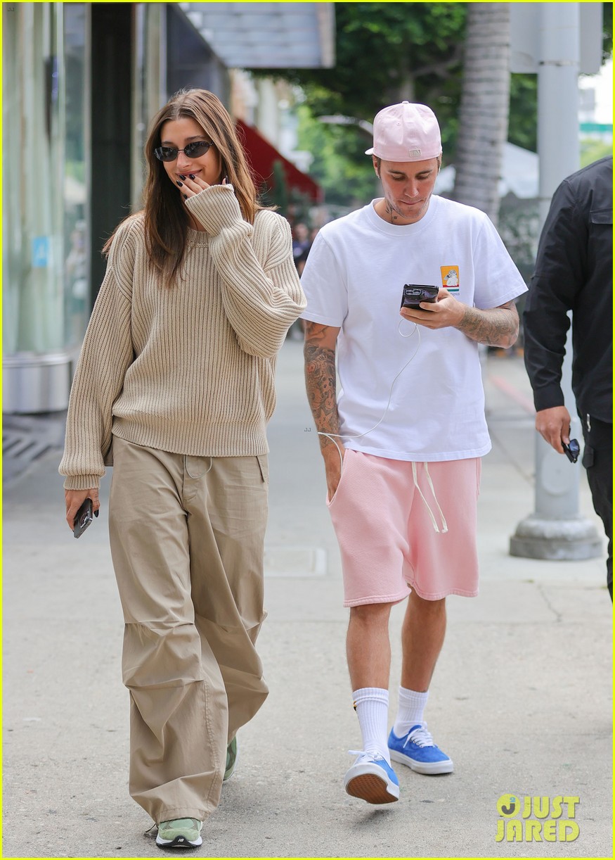 hailey bieber justin bieber coffee run after selena comments 02