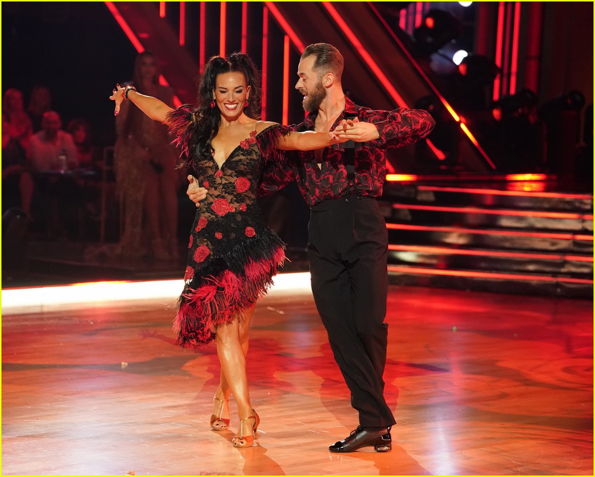 charli damelio received highest score of dwts week one 08.