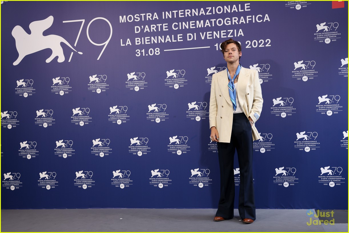 harry styles joins dont worry darling costars at venice film festival photo call 07
