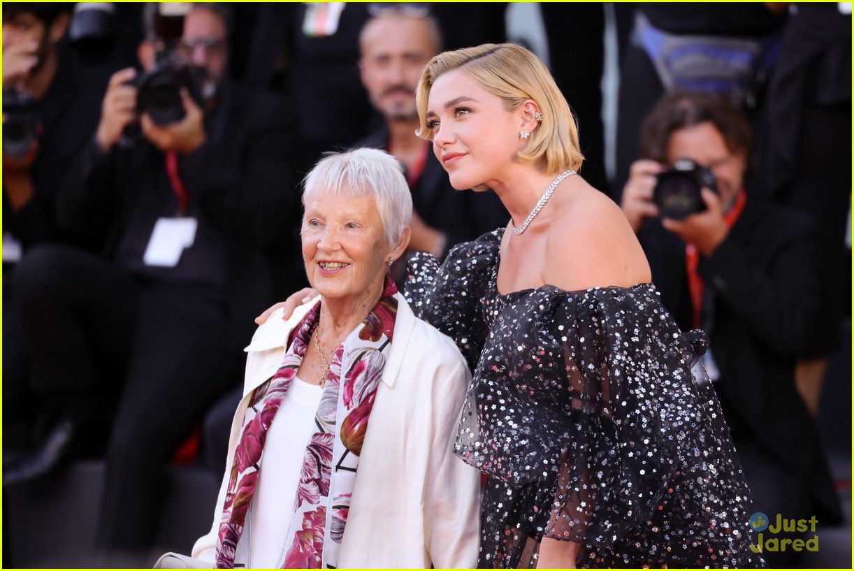 chris pine hypes up florence pugh at dont worry darling premiere 66