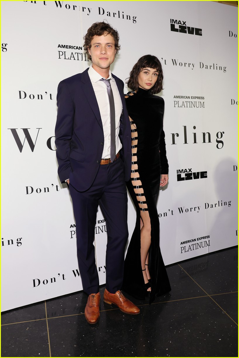 harry styles olivia wilde step out for dont worry darling new york premiere 20