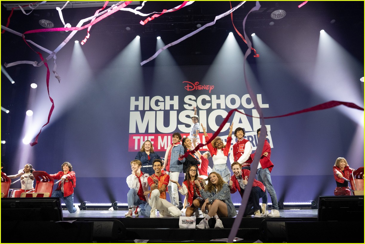 high school musical cast perform at d23 39