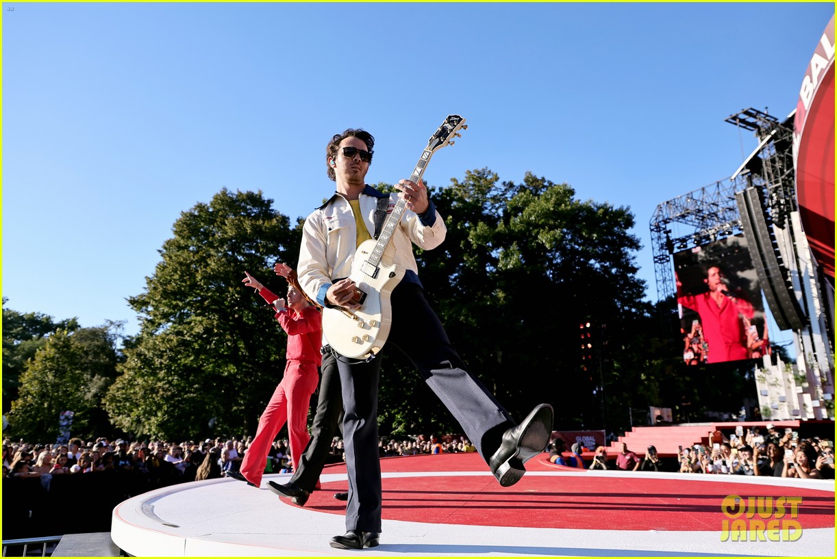 jonas brothers perform at global citizen festival 18