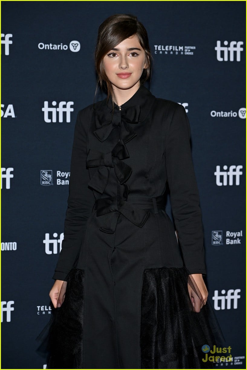 julia butters joins steven spielberg co stars at the fabelmans premiere in toronto 15