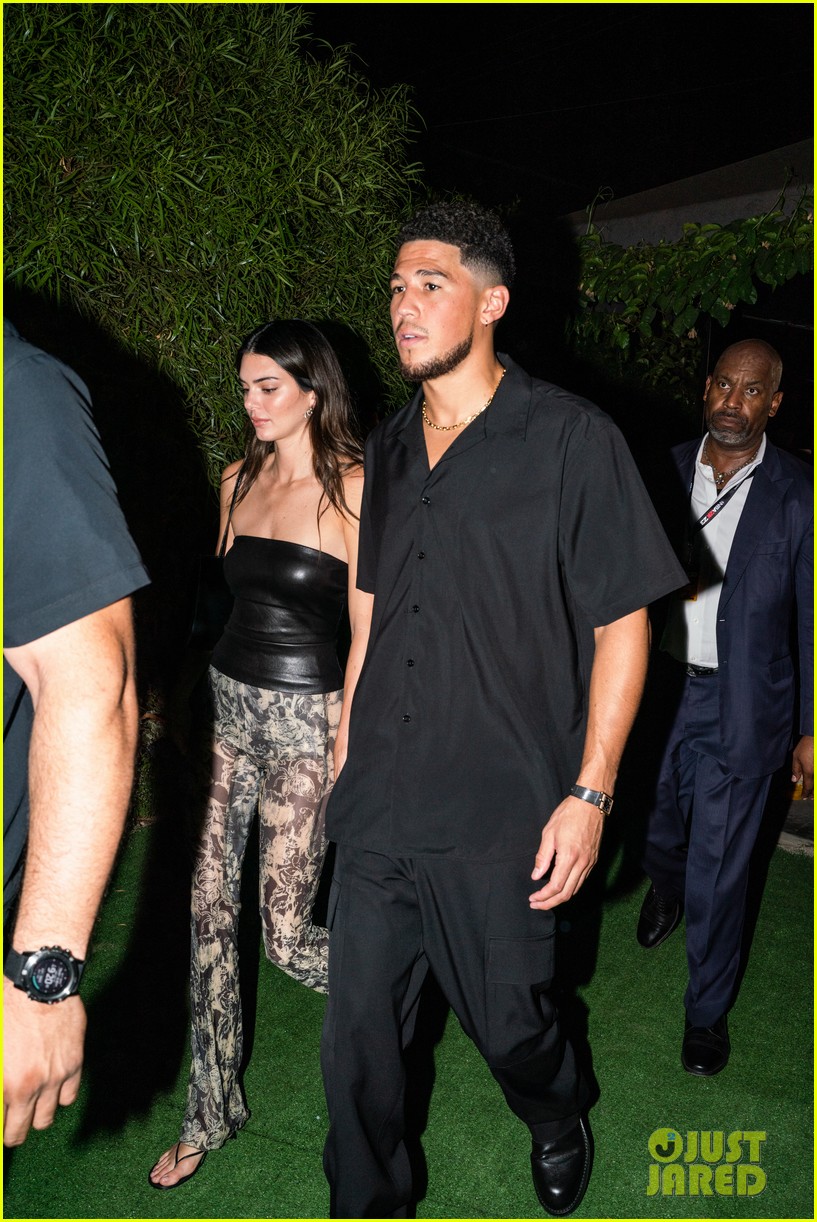 kendall jenner joins devin booker at nba 2k23 launch 04