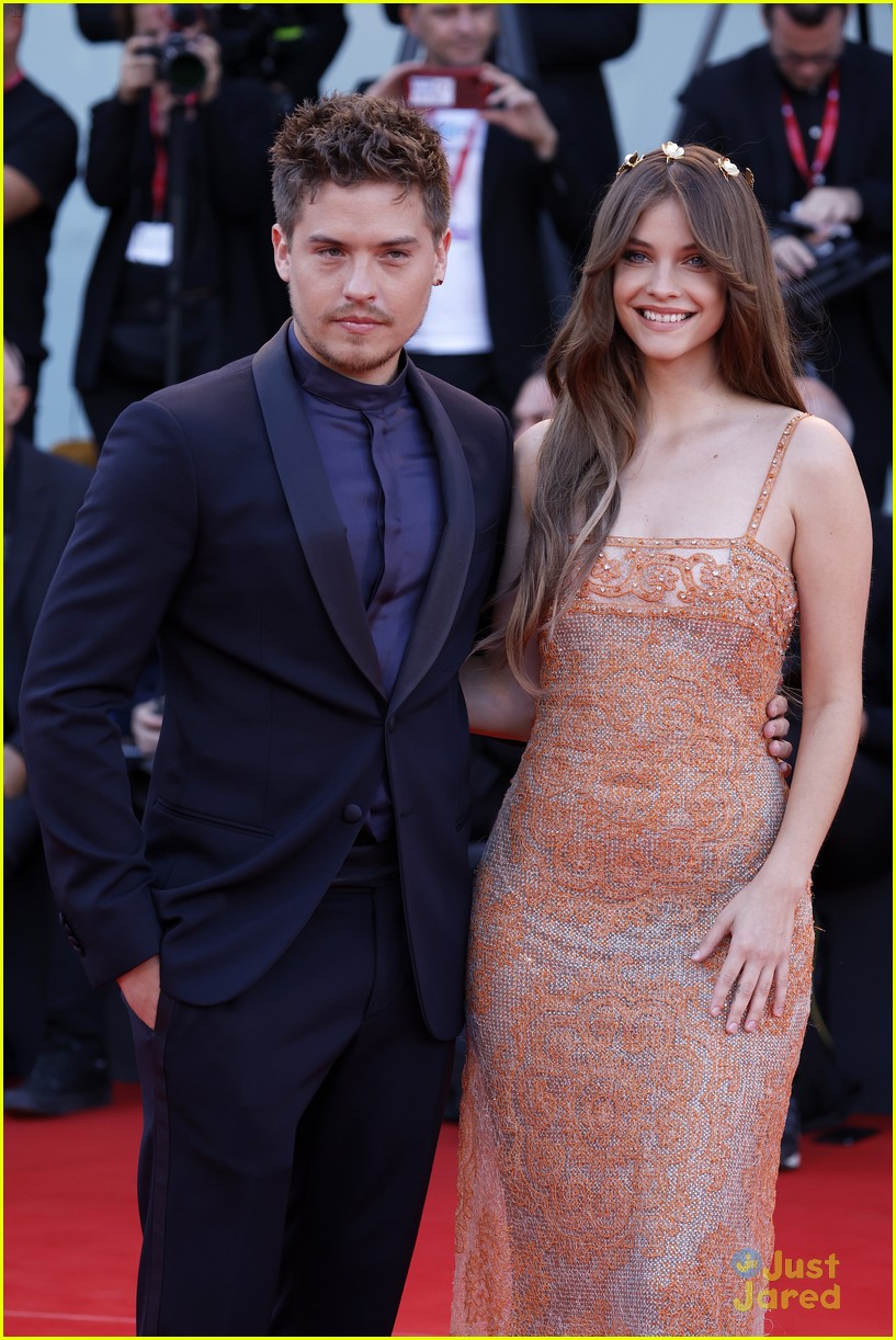 'Euphoria' Sisters Sydney Sweeney & Maude Apatow Reunite at Venice Film