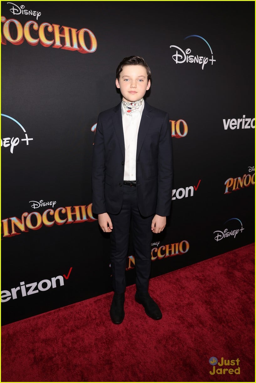 benjamin evan ainsworth joins pinocchio co stars at premiere 03