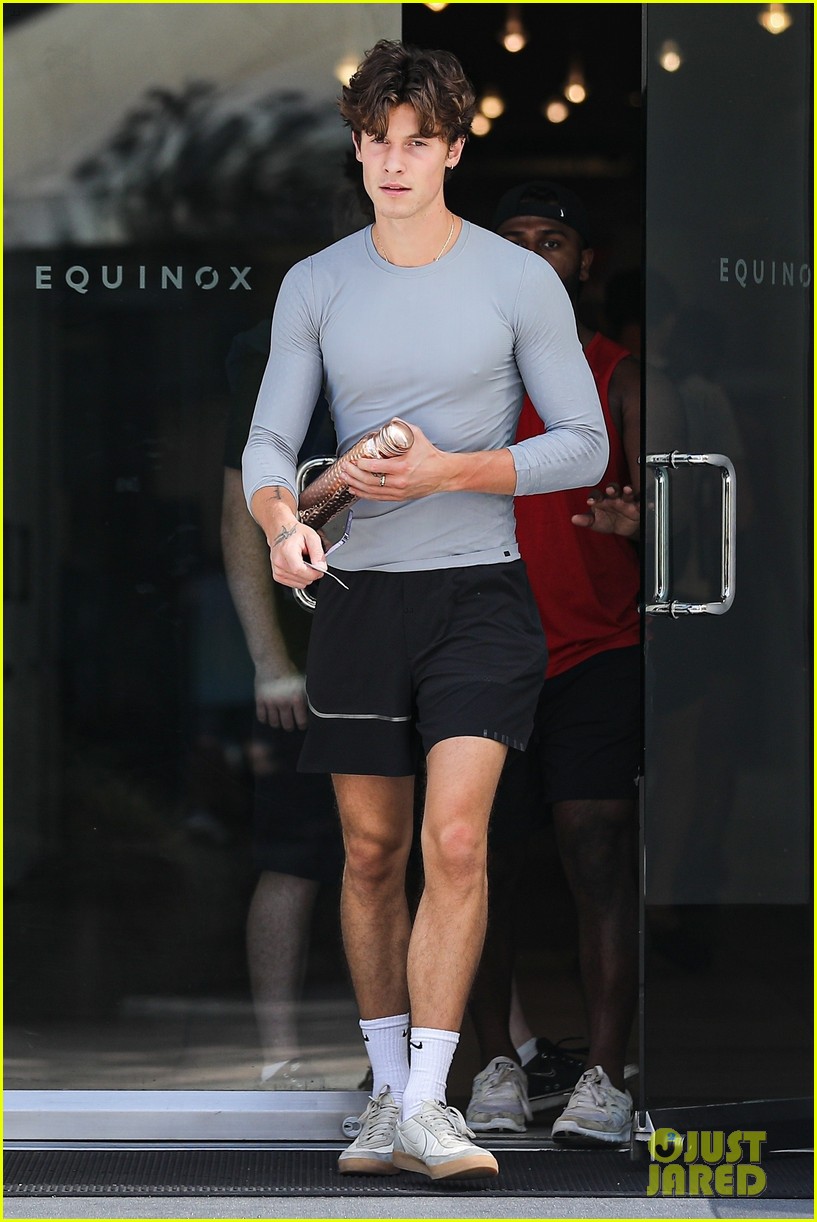 shawn mendes heads to cafe after workout 05