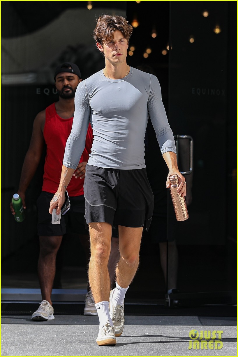 shawn mendes heads to cafe after workout 07