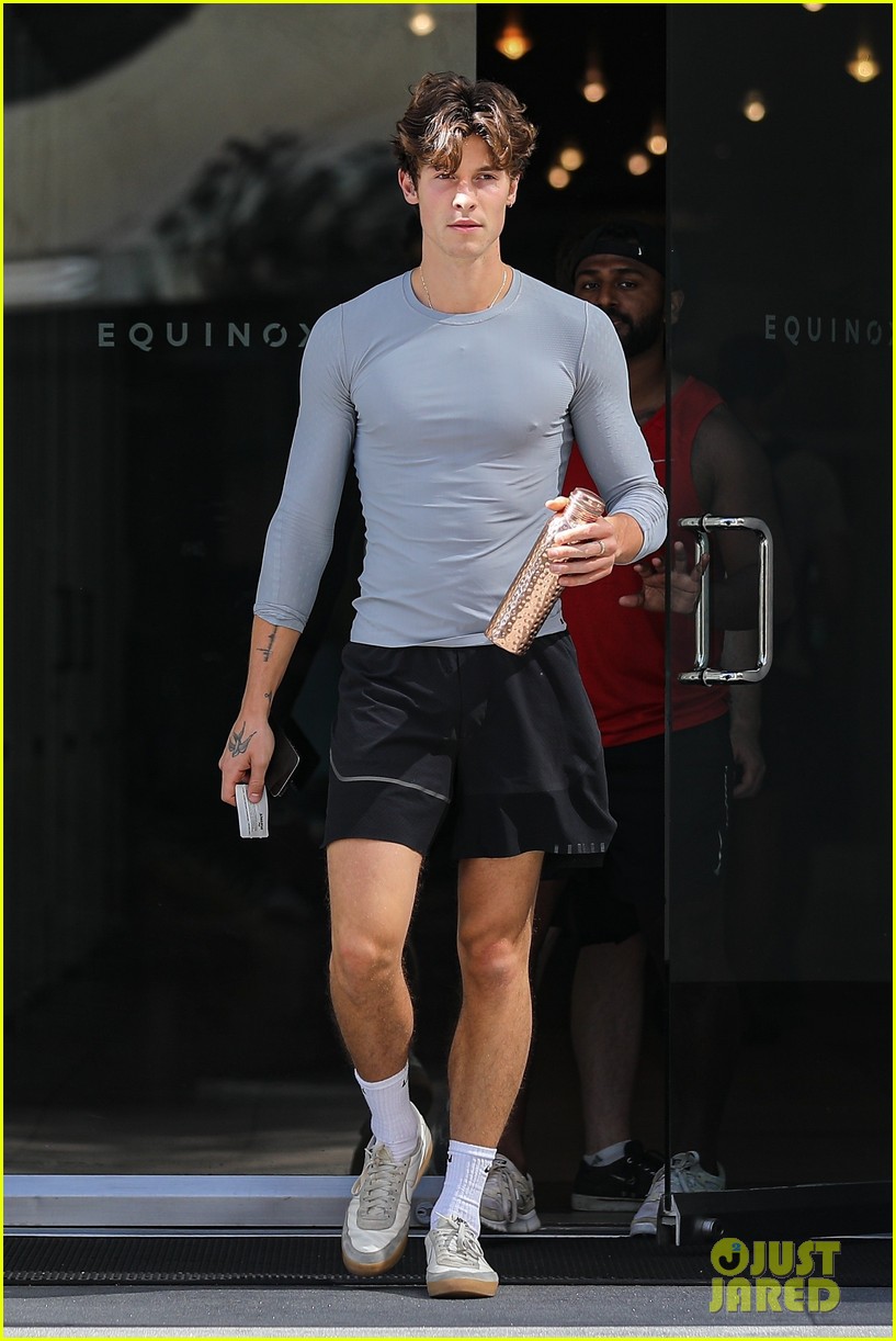 shawn mendes heads to cafe after workout 12