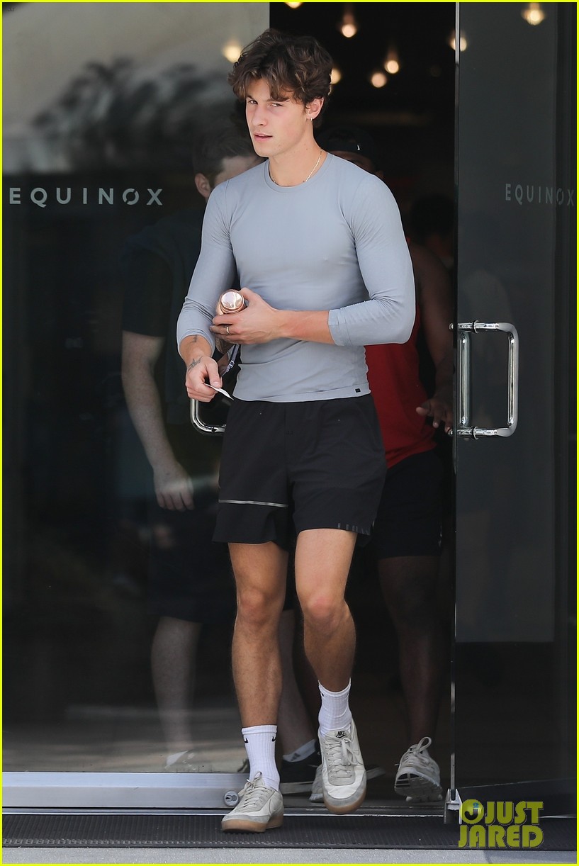 shawn mendes heads to cafe after workout 17