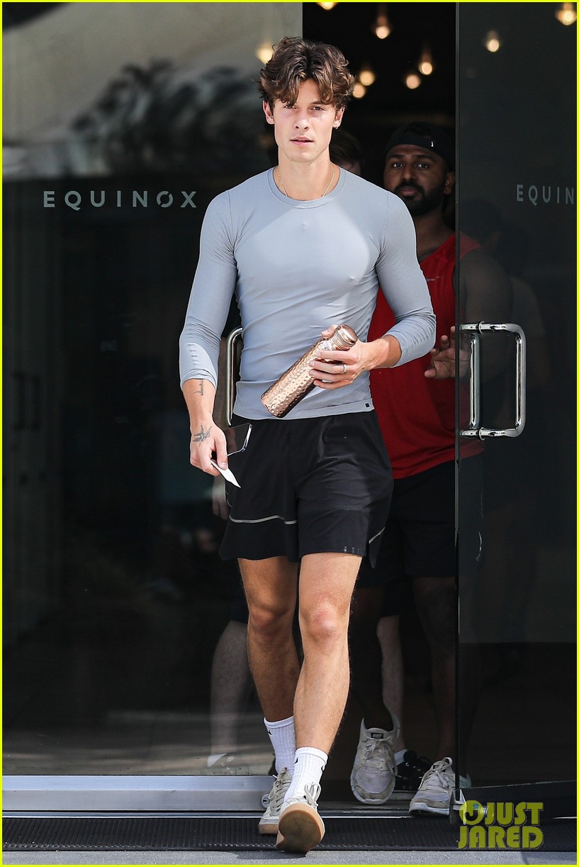 shawn mendes heads to cafe after workout 18