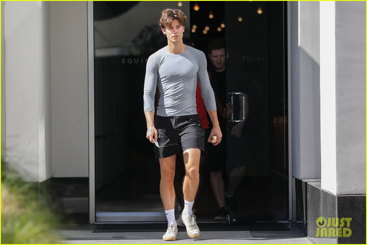 shawn mendes heads to cafe after workout 21