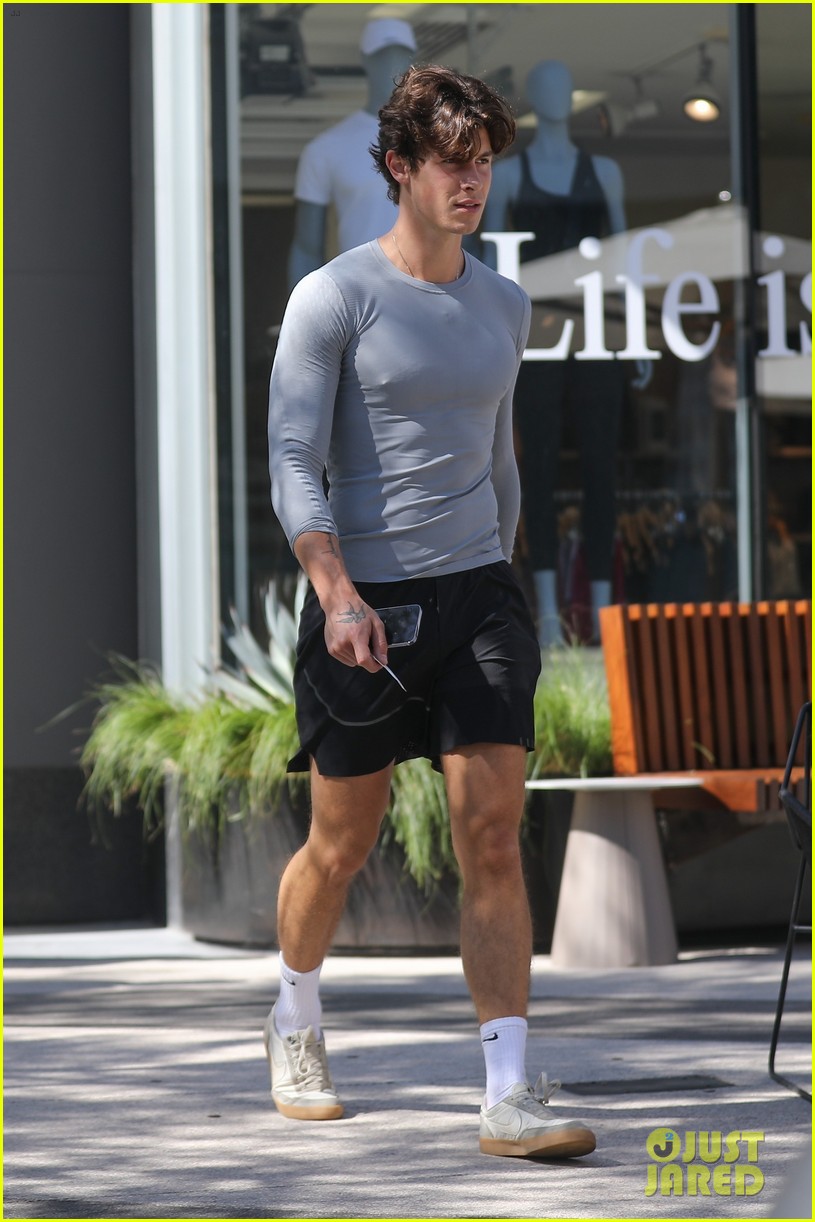 shawn mendes heads to cafe after workout 27