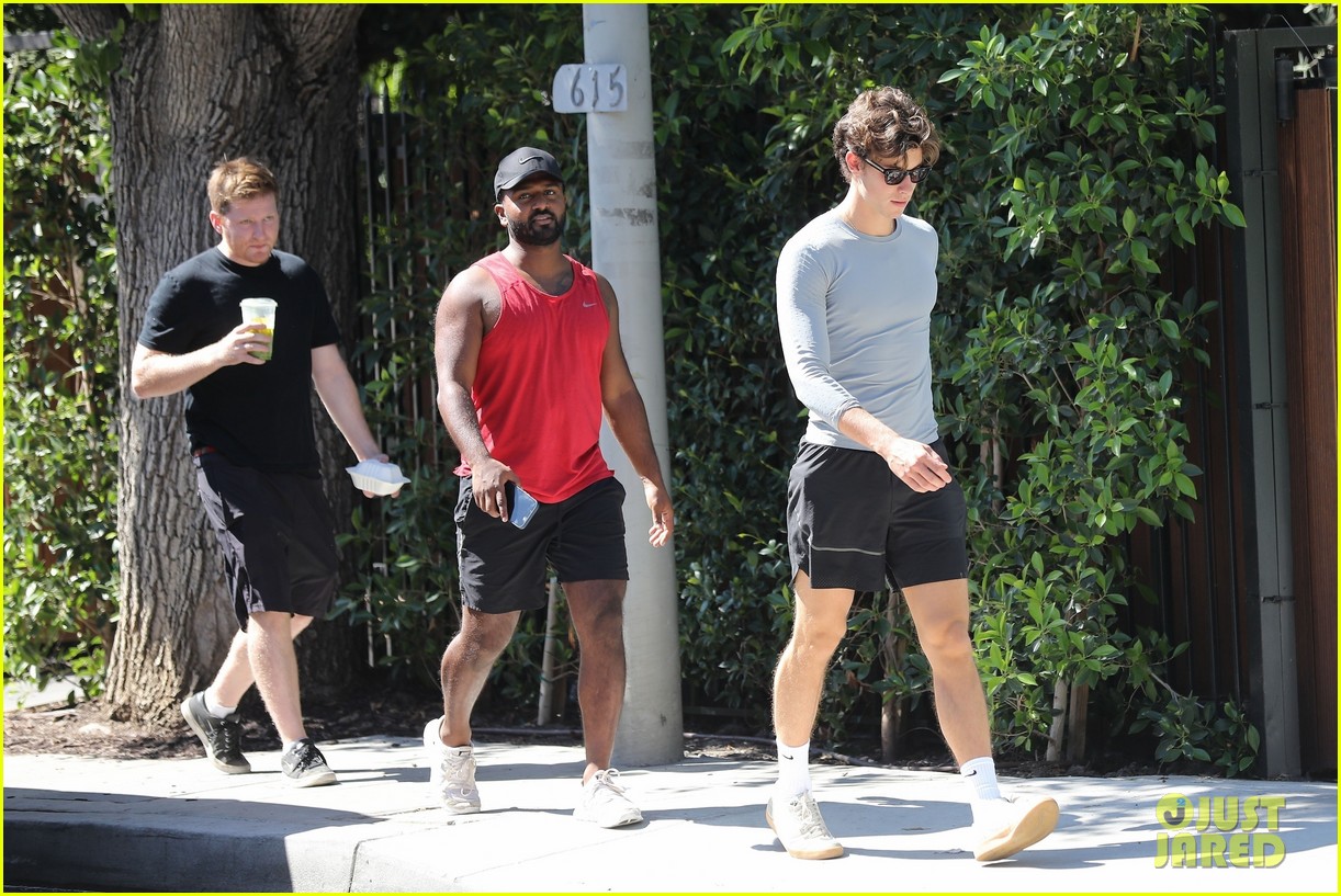 shawn mendes heads to cafe after workout 31