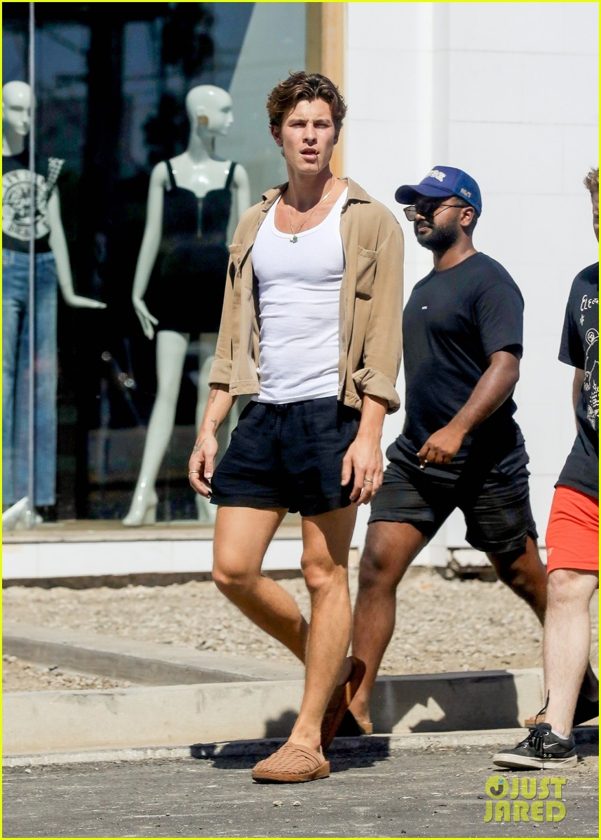 shawn mendes chews on toothpick stroll in weho 01
