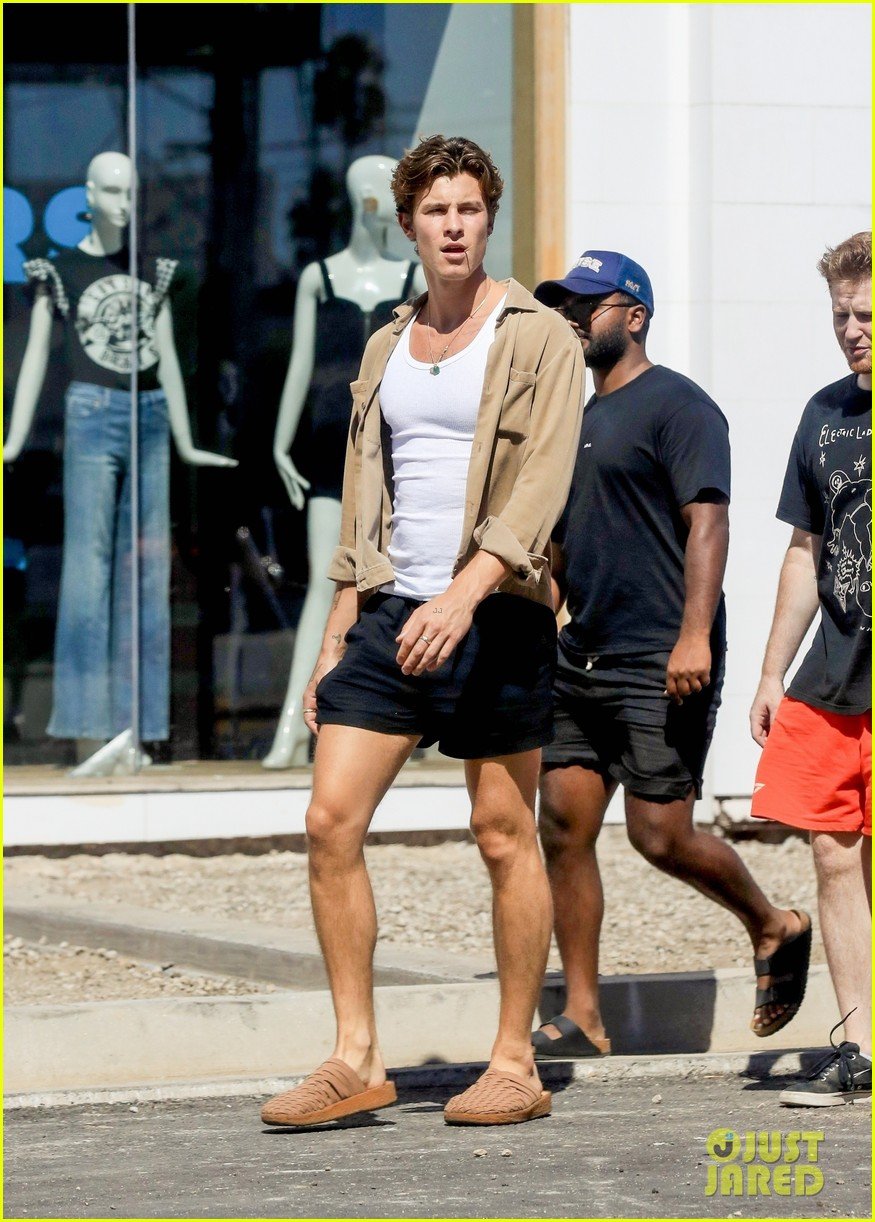 shawn mendes chews on toothpick stroll in weho 14