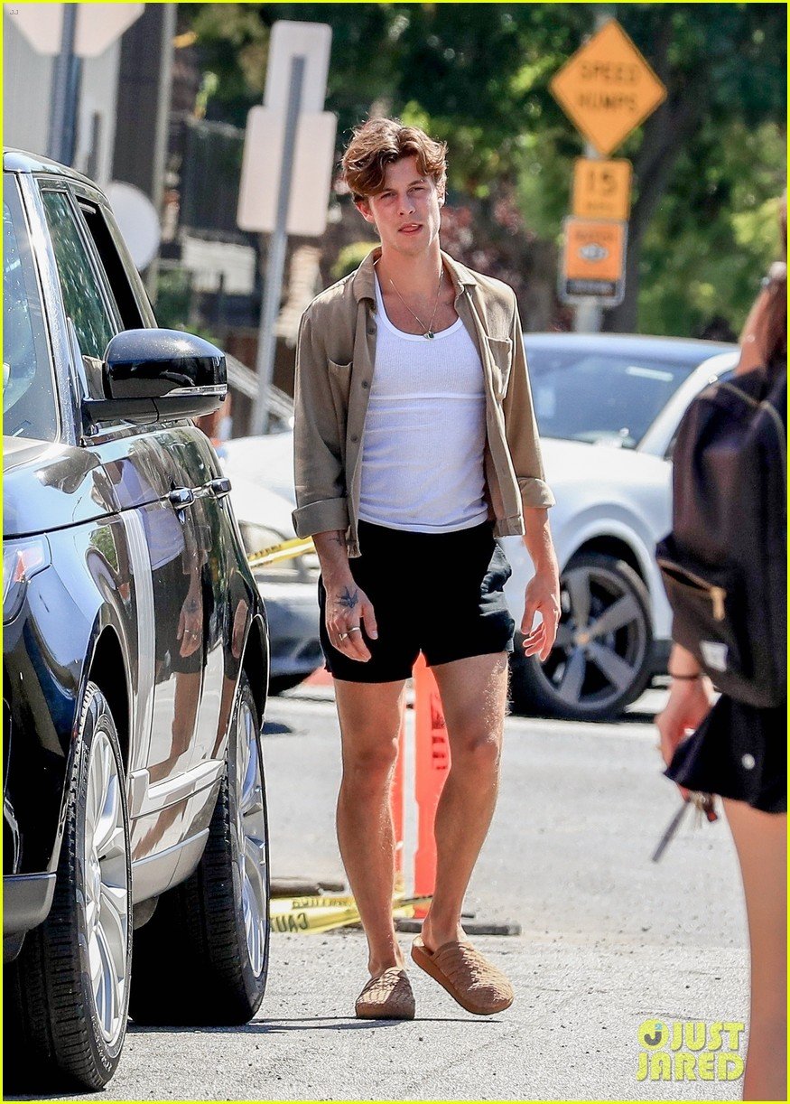 shawn mendes chews on toothpick stroll in weho 26