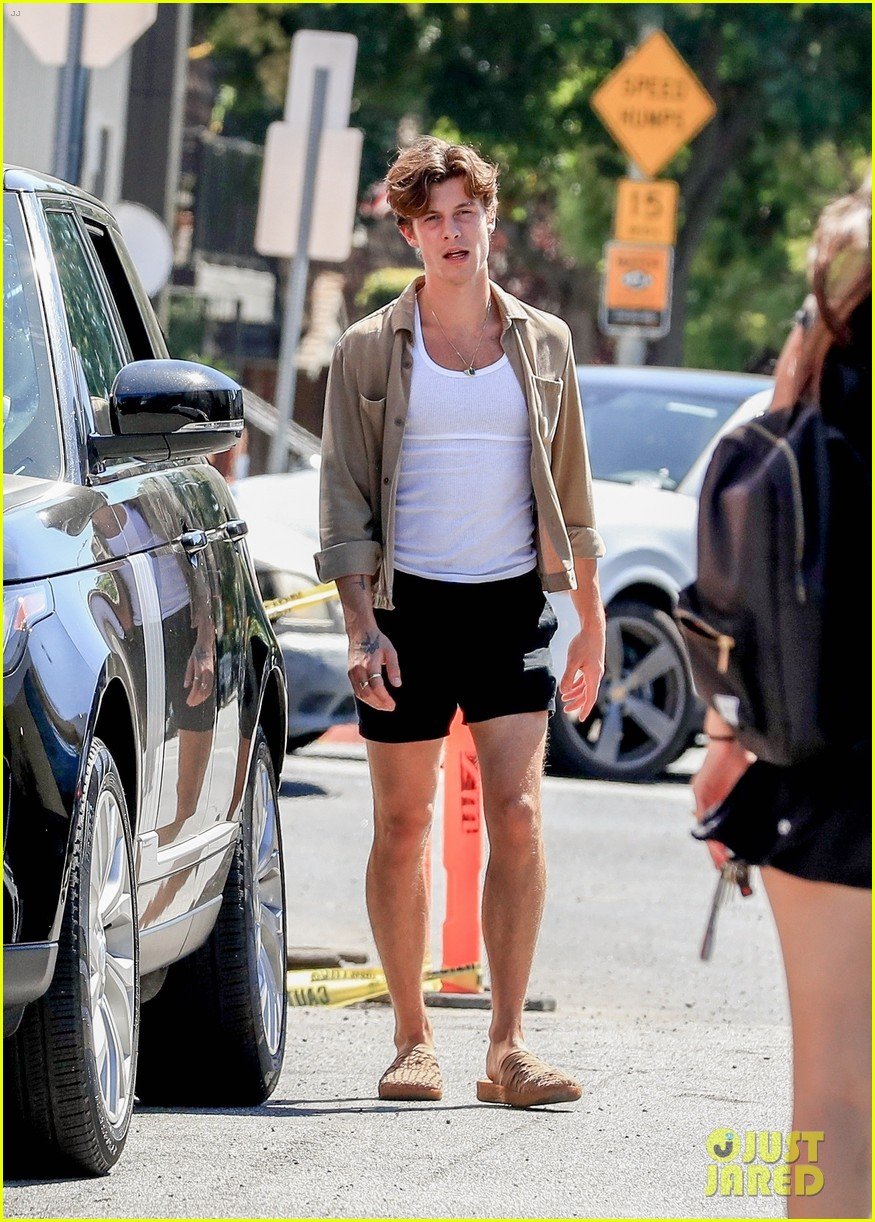 shawn mendes chews on toothpick stroll in weho 27