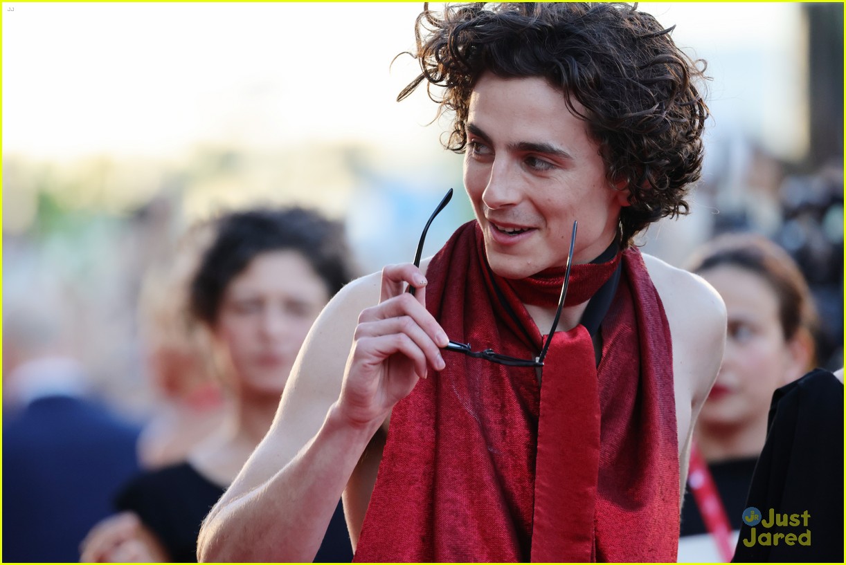timothee chalamet shows off his back at bones and all venice film festival premiere 11