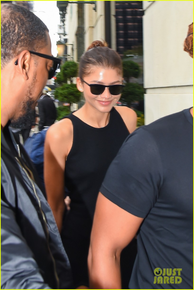 zendaya stylish side during day out in nyc 04