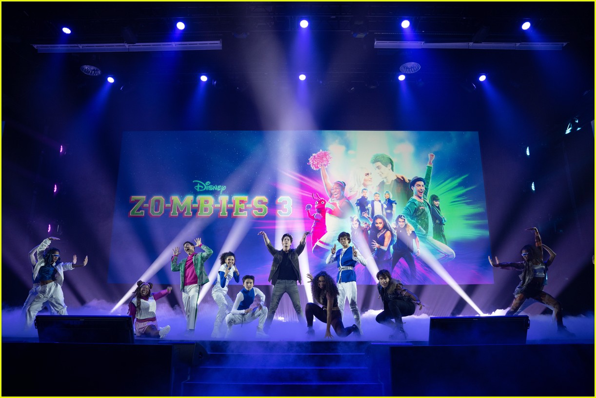zombies cast perform alien invasion at d23 expo watch now 32