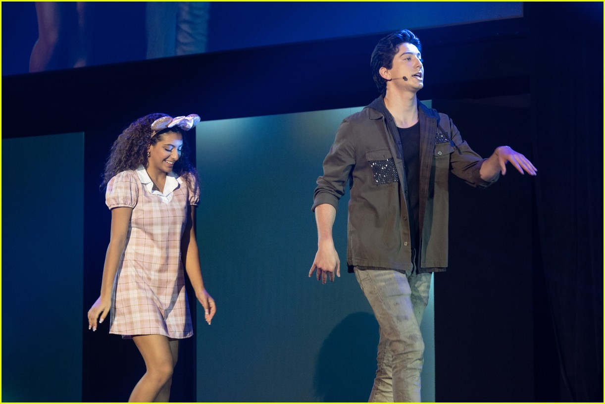 zombies cast perform alien invasion at d23 expo watch now 34