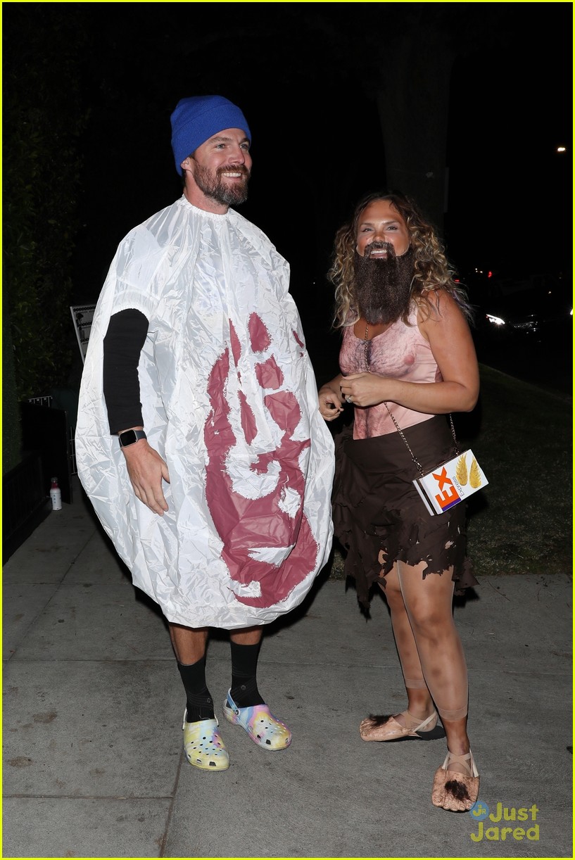 stephen amell kristen stewart more had great couples costumes for halloween weekend 11