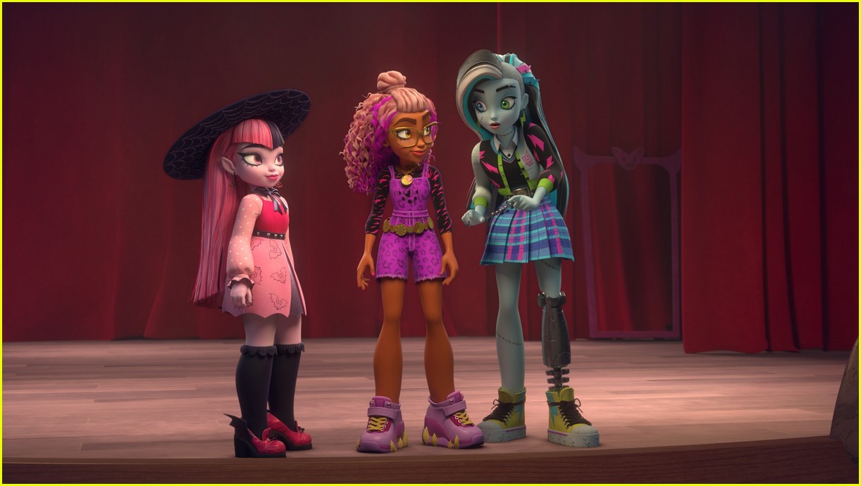 gabrielle nevaeh green dishes on new series monster high exclusive 04