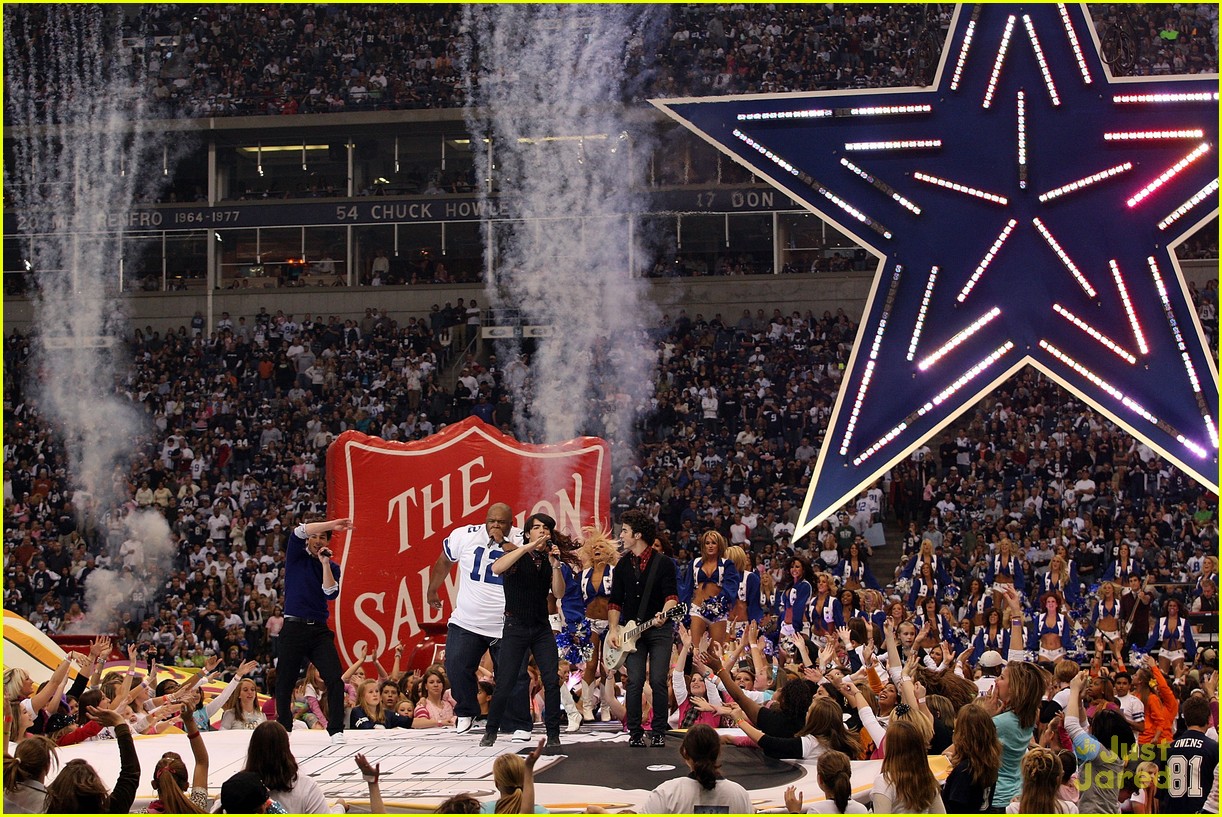 jonas brothers returning to play dallas cowboys thanksgiving halftime show 04