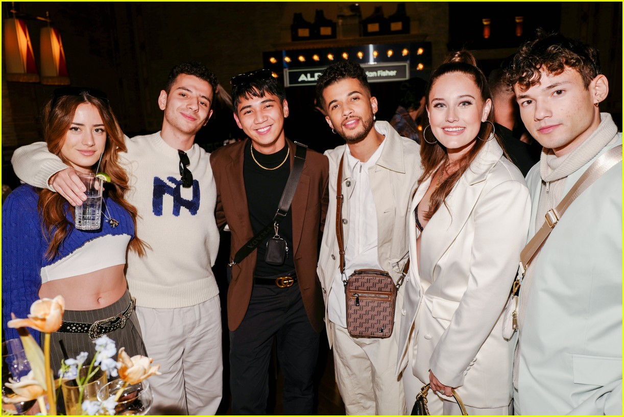 jordan fisher celebrates new aldo collab with wife ellie more 22