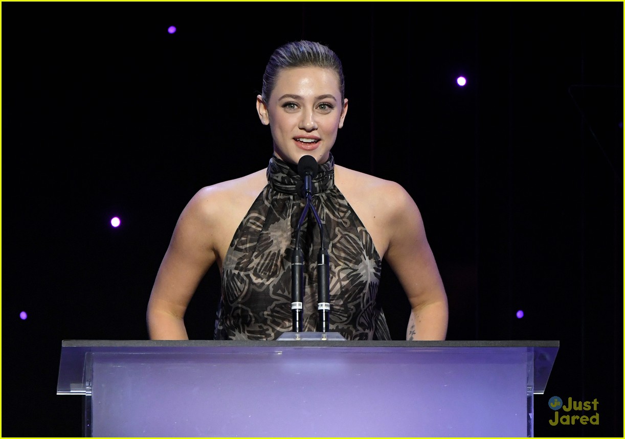lili reinhart honored with face of future award at wif honors 10