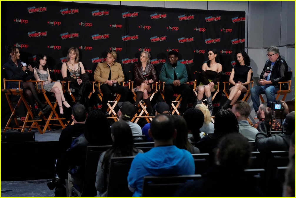 the cast of one of us lying talk season two at new york comic con 03