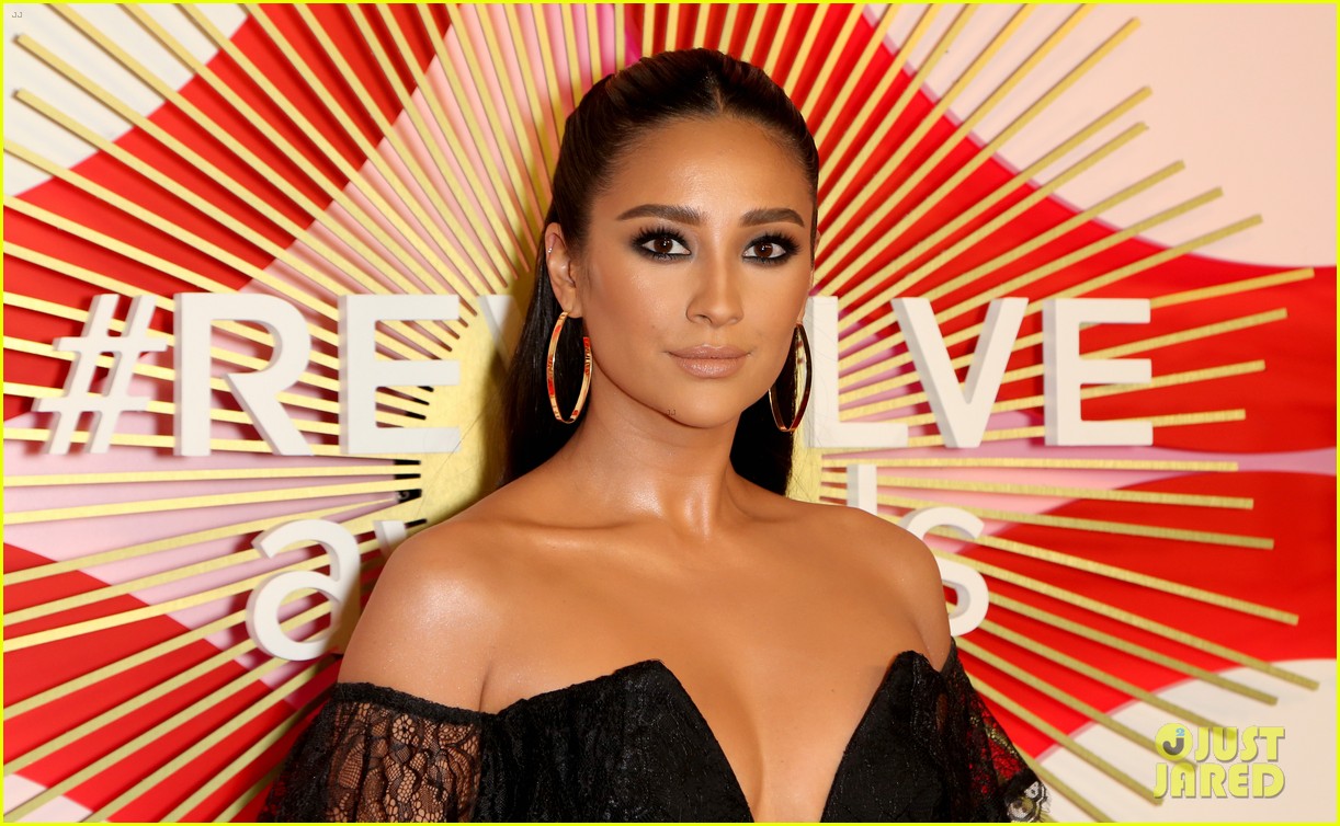 shay mitchell seemingly comes out as bisexual 08