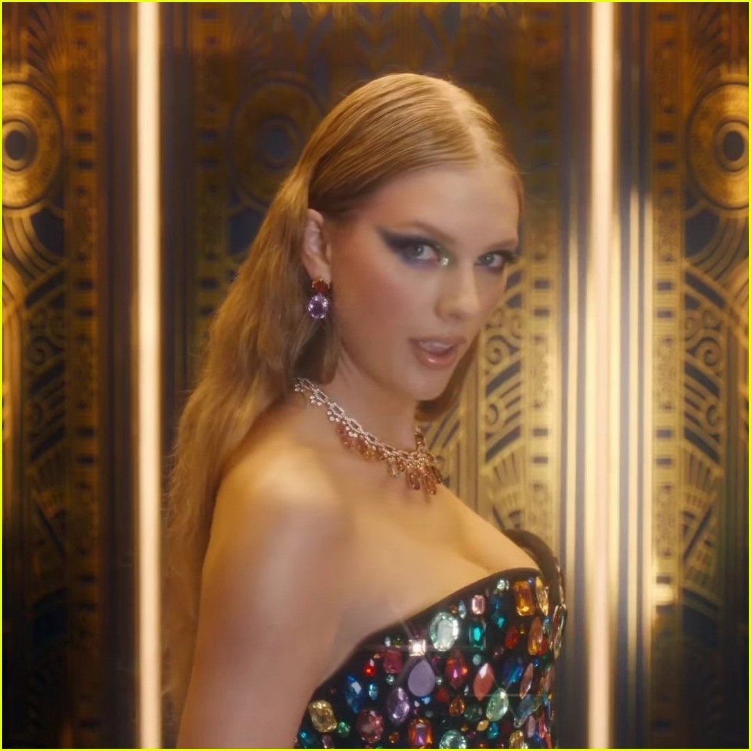 taylor swift bejeweled music video 11