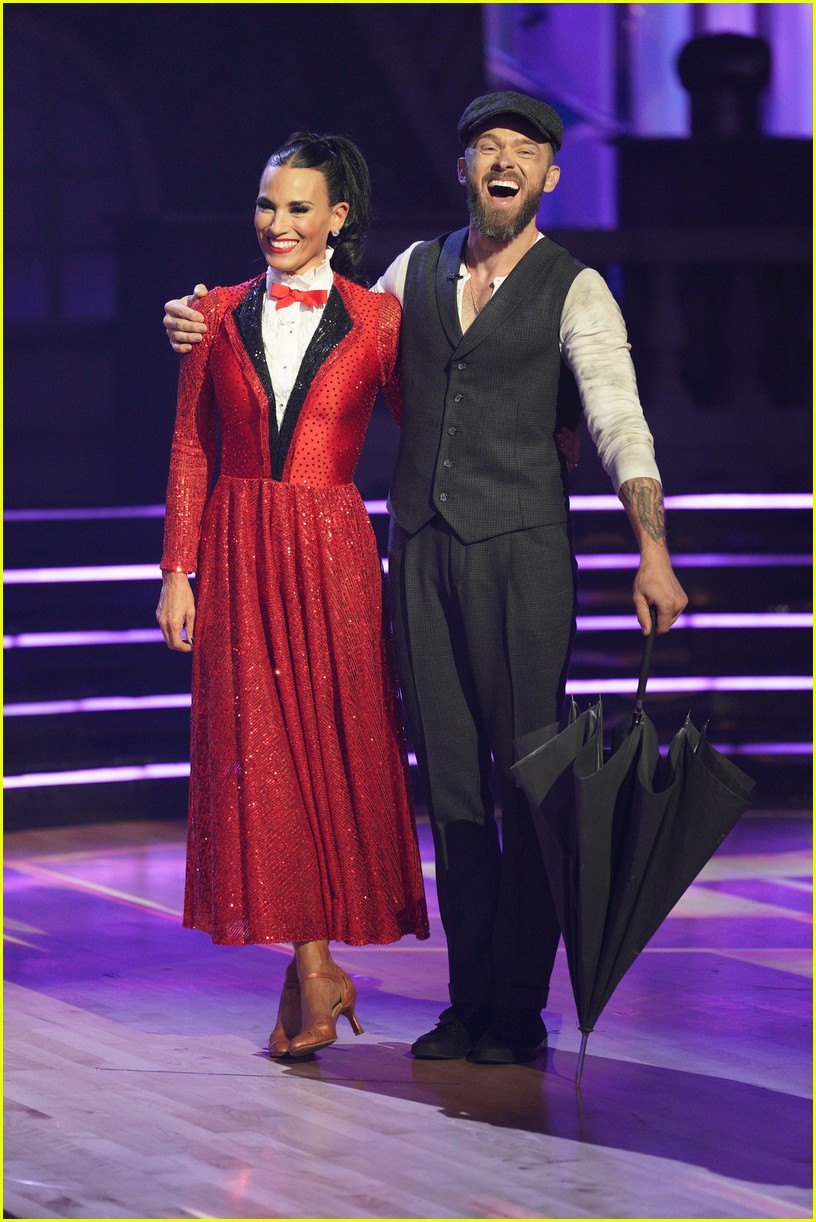tyra banks messes up another name on dwts 06.
