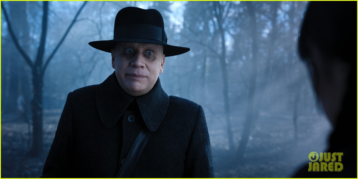 wednesday trailer reveals uncle fester actor 05