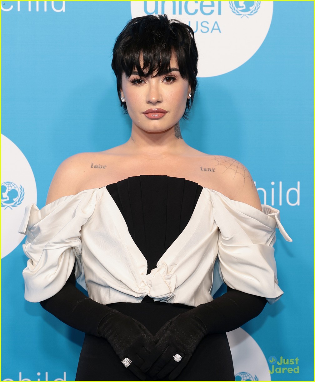 demi lovato performs at unicef gala in new york city 15